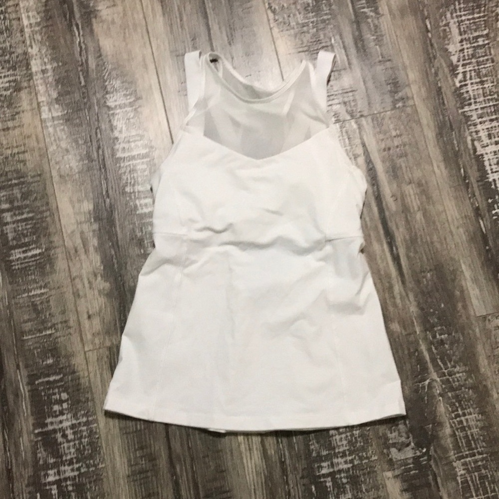 Lululemon white mesh tank 🌷